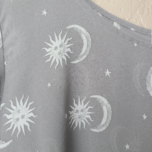 Torrid Gray Sun and Moon Blouse - Picture 6 of 7